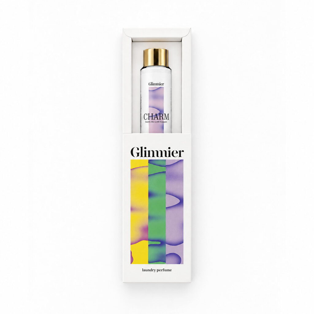 Glimmier CHARM wasparfum fles naast de witte verpakking